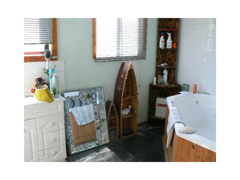 409 LAKE ROAD, Newmerella VIC 3886