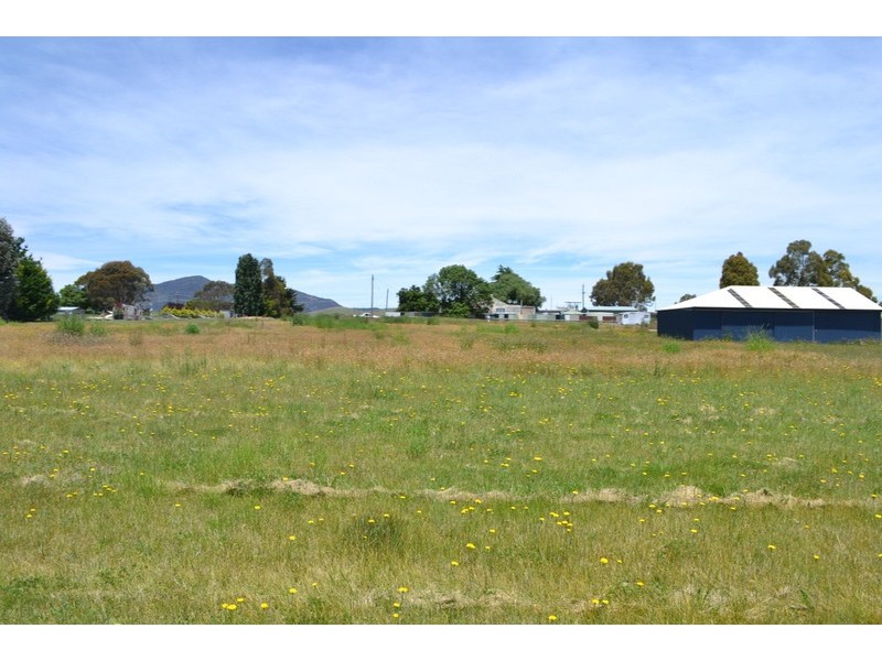 4 MacFarlane, Benambra VIC 3900