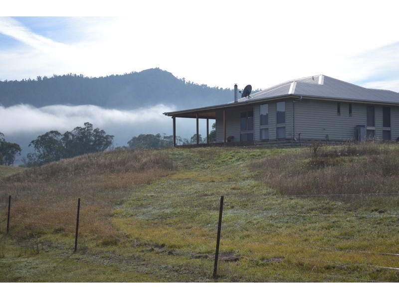 718 McKinnons Road, Benambra VIC 3900