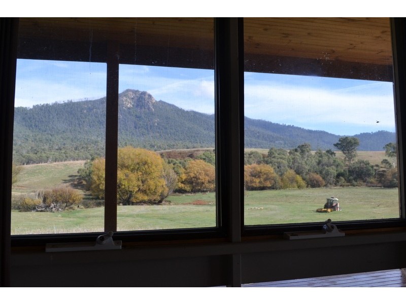 718 McKinnons Road, Benambra VIC 3900