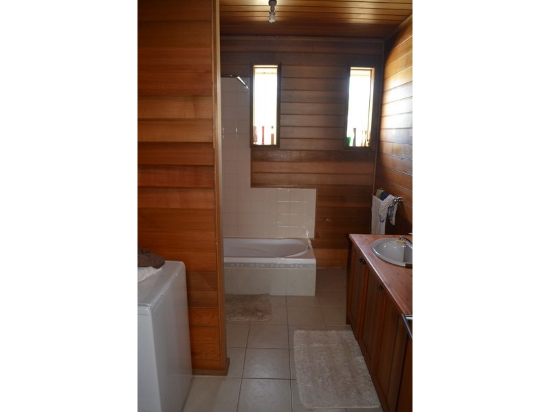 718 McKinnons Road, Benambra VIC 3900