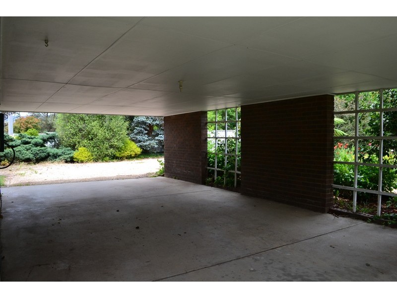 92 Day Avenue, Omeo VIC 3898