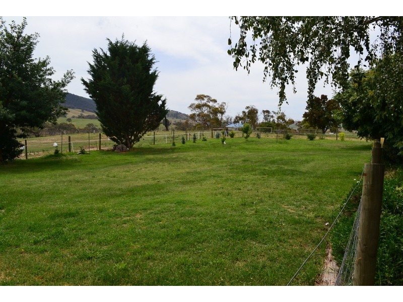 92 Day Avenue, Omeo VIC 3898