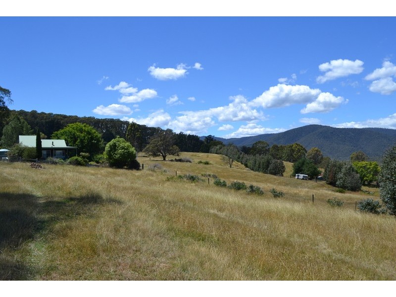 13 Snowys Track, Benambra VIC 3900