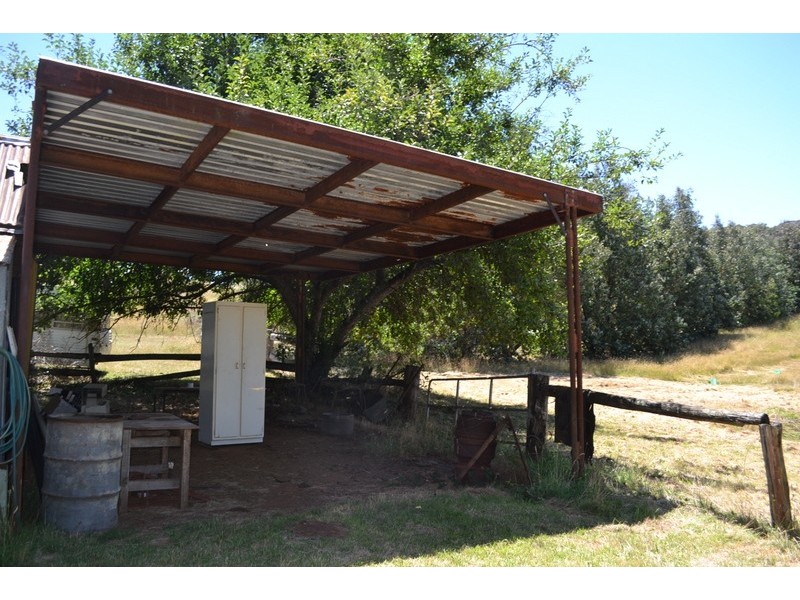 13 Snowys Track, Benambra VIC 3900