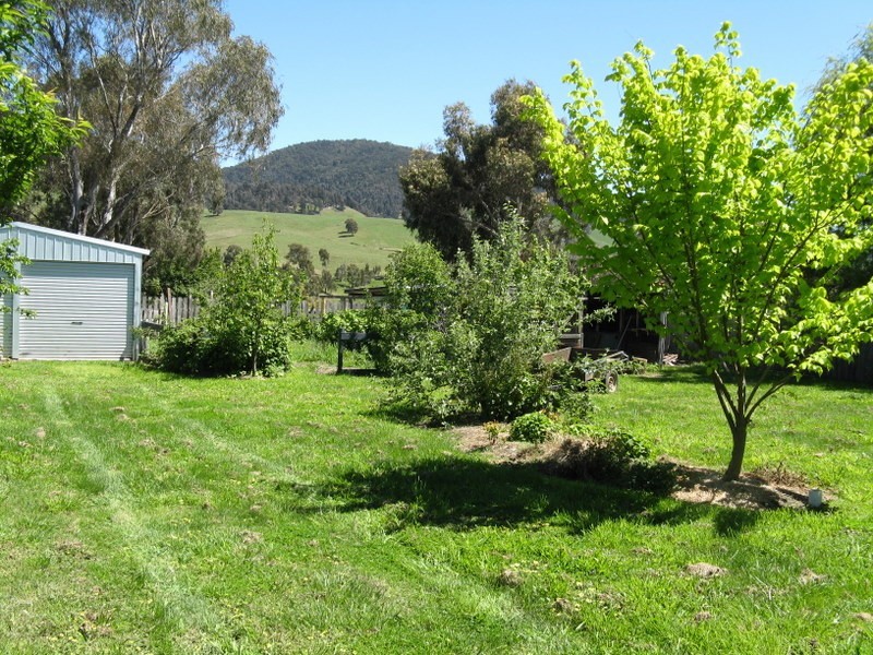 96 Day Avenue, Omeo VIC 3898