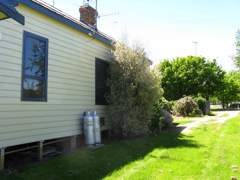 96 Day Avenue, Omeo VIC 3898