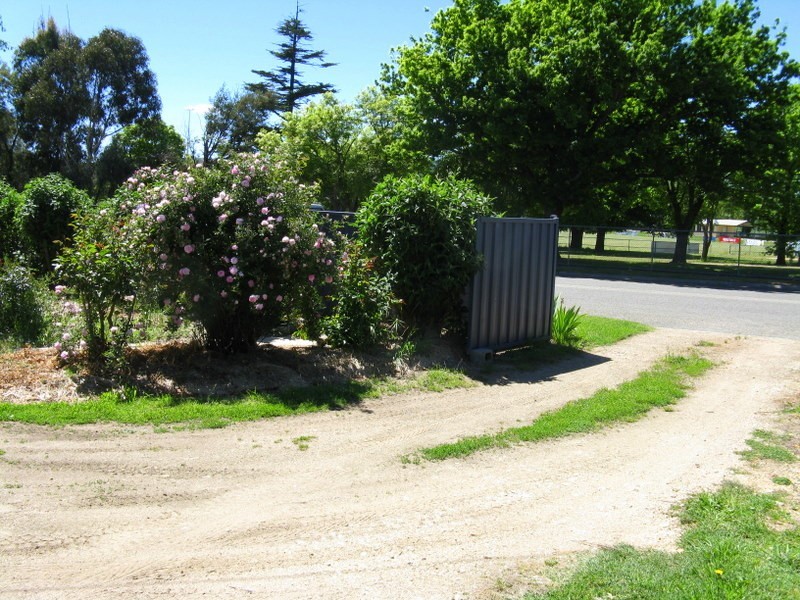 96 Day Avenue, Omeo VIC 3898