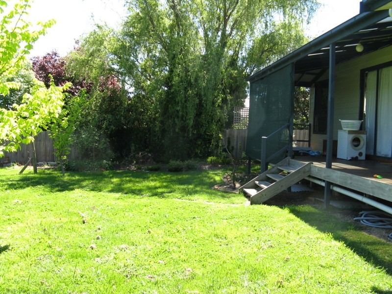 96 Day Avenue, Omeo VIC 3898