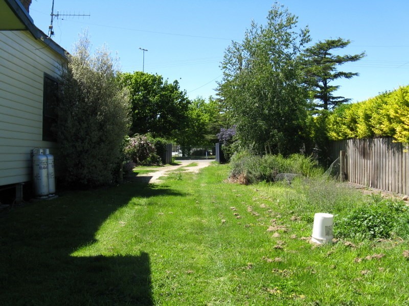 96 Day Avenue, Omeo VIC 3898