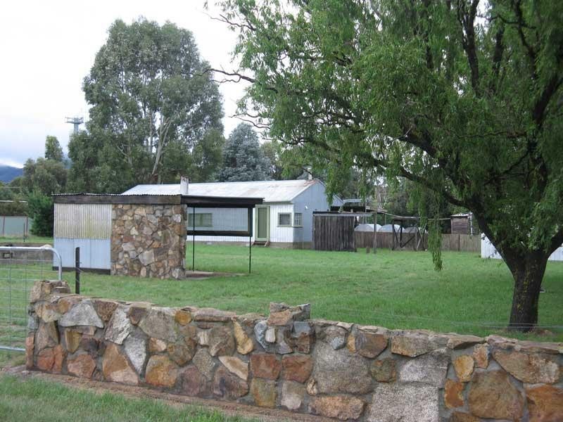 12 Young Street, Benambra VIC 3900