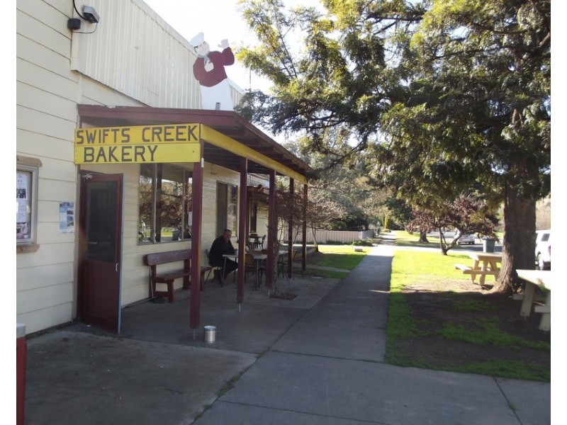 9 McMillan Street, Swifts Creek VIC 3896