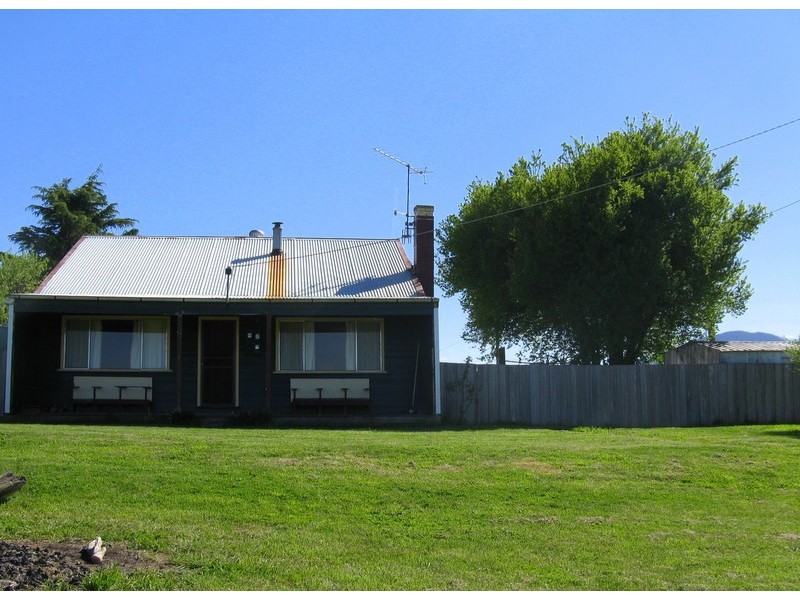 25 Foster Street, Benambra VIC 3900