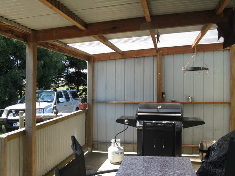 83 Weirs Lane, Hinnomunjie VIC 3898