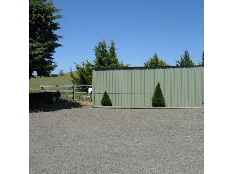 83 Weirs Lane, Hinnomunjie VIC 3898