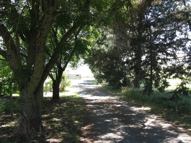 83 Weirs Lane, Hinnomunjie VIC 3898