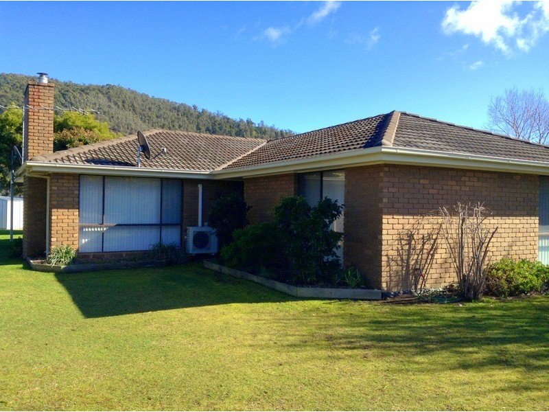 13 Crisp Street, Omeo VIC 3898