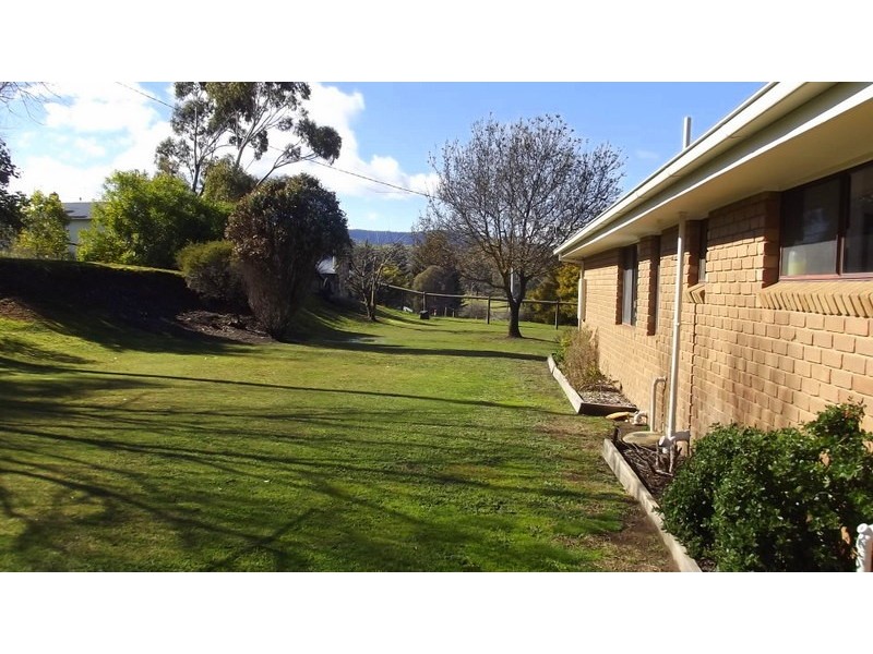 13 Crisp Street, Omeo VIC 3898