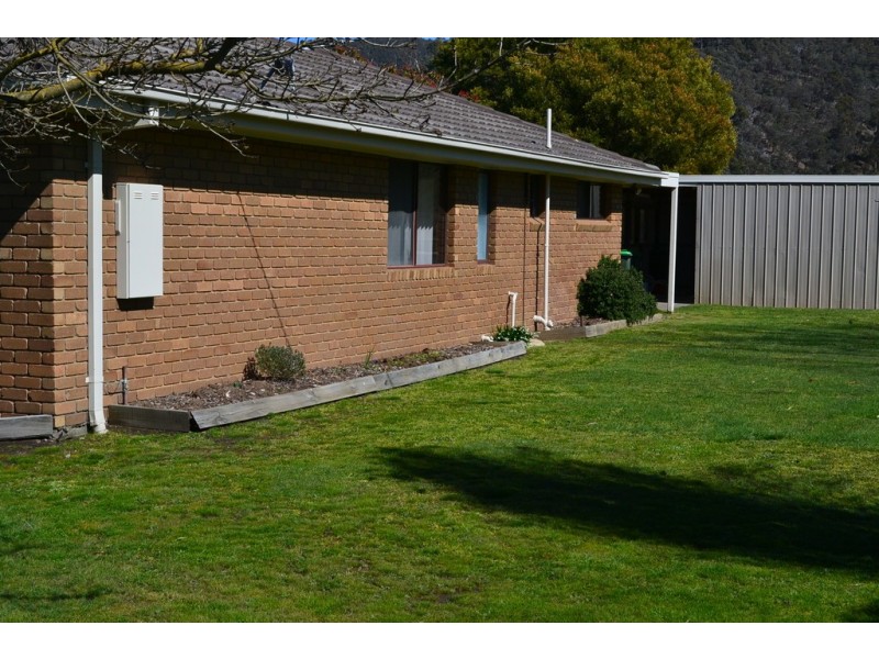 13 Crisp Street, Omeo VIC 3898