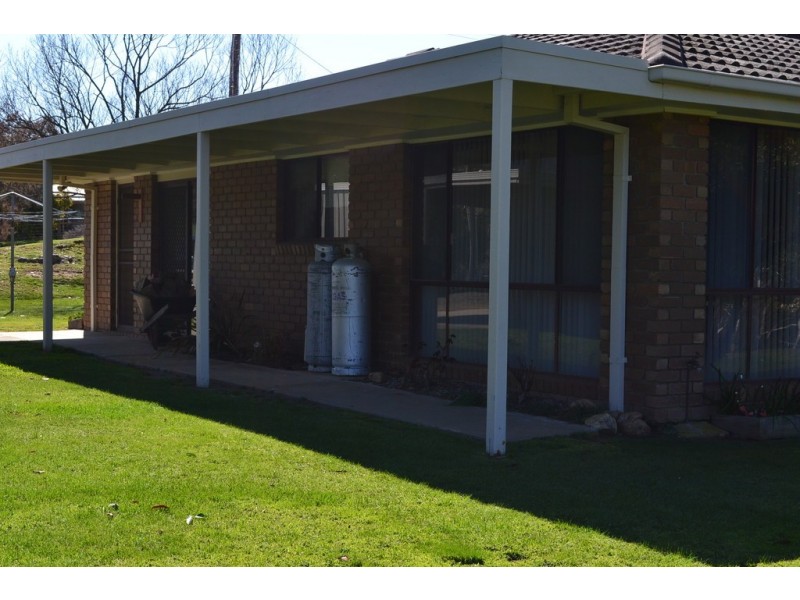 13 Crisp Street, Omeo VIC 3898