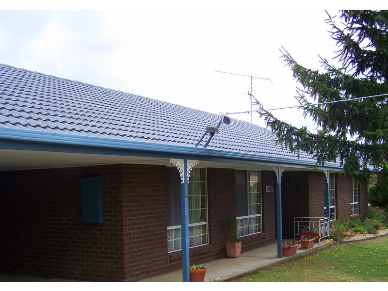 92 Day Avenue, Omeo VIC 3898