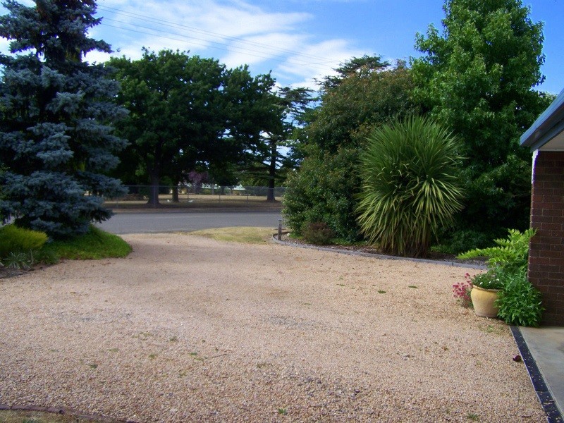 92 Day Avenue, Omeo VIC 3898