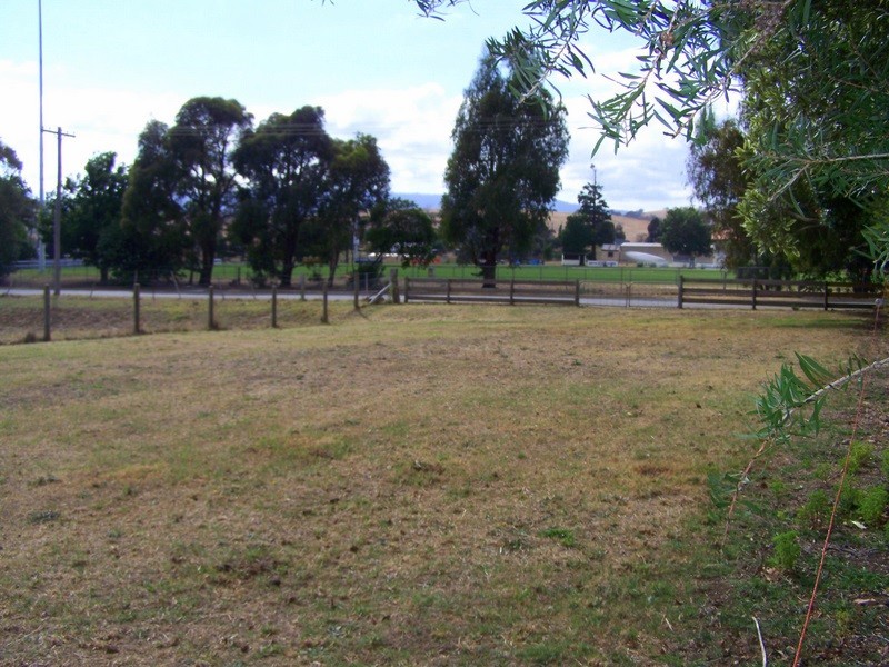 92 Day Avenue, Omeo VIC 3898