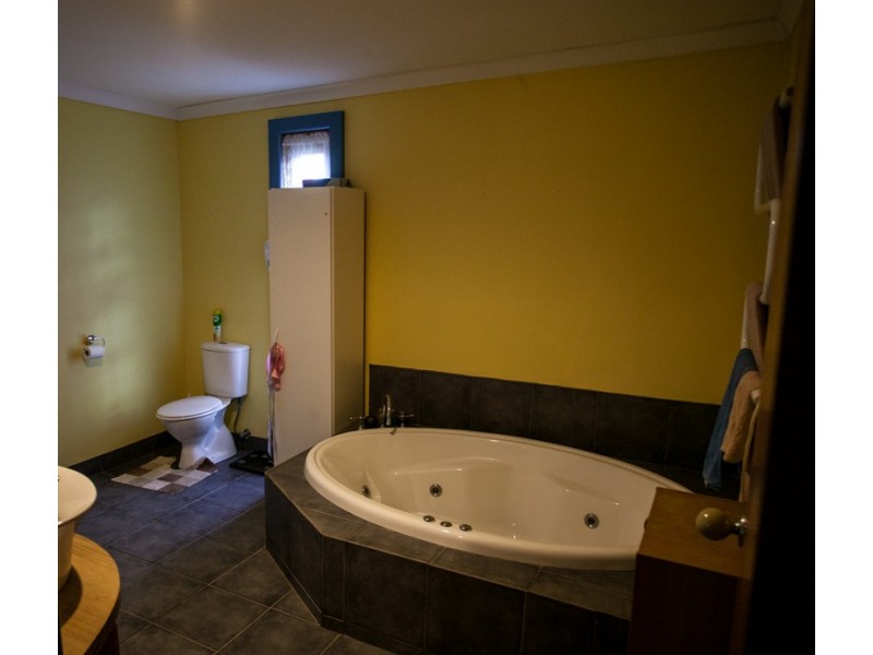 8 Hankshaw Hill Road, Omeo VIC 3898