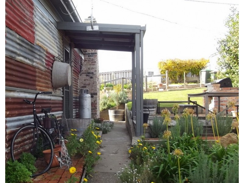 12 Bilton Street, Omeo VIC 3898