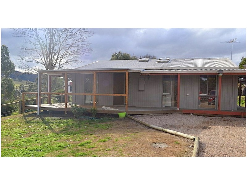 12 CRISP STREET, Omeo VIC 3898