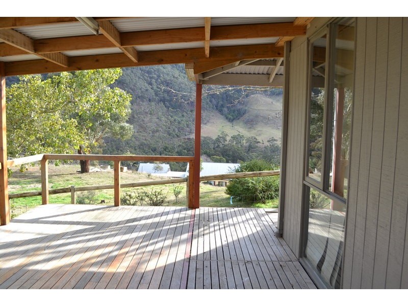 12 CRISP STREET, Omeo VIC 3898