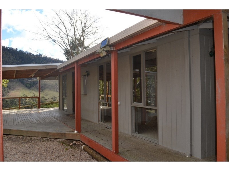 12 CRISP STREET, Omeo VIC 3898