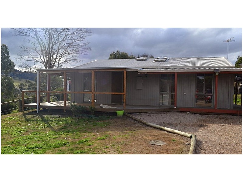 12 CRISP STREET, Omeo VIC 3898