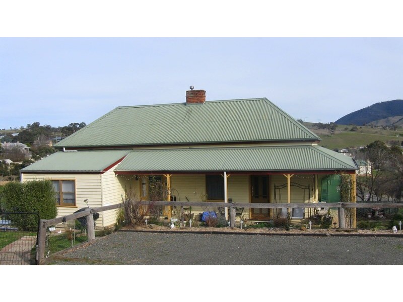 111 DAY AVENUE, Omeo VIC 3898