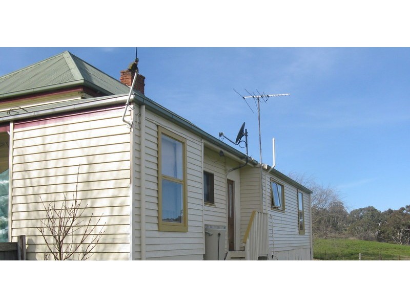 111 DAY AVENUE, Omeo VIC 3898