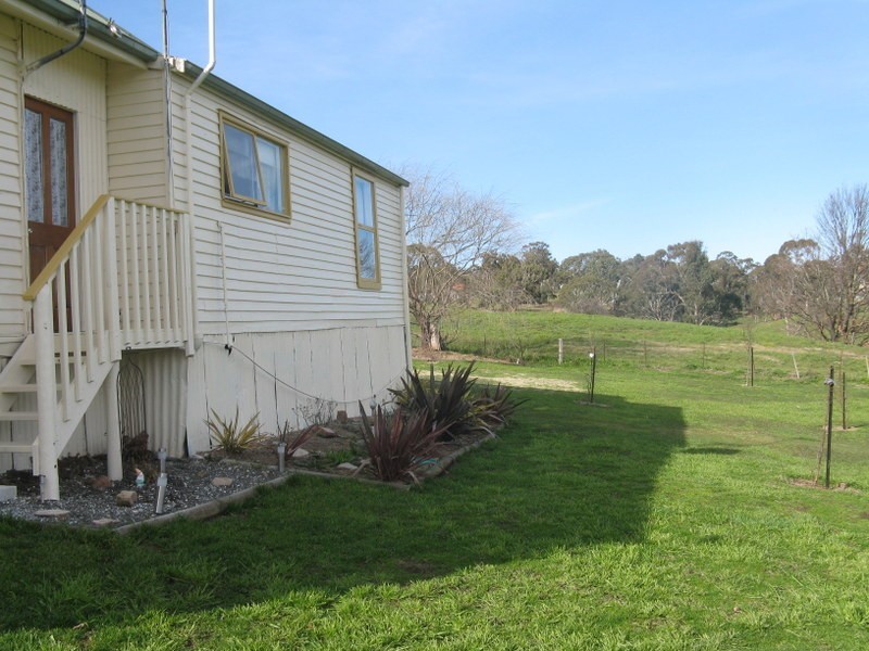 111 DAY AVENUE, Omeo VIC 3898