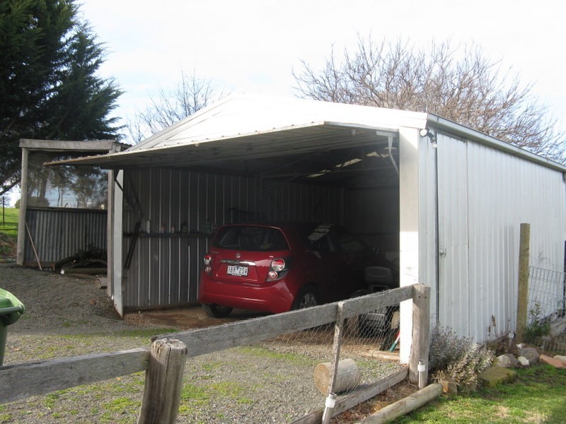 111 DAY AVENUE, Omeo VIC 3898