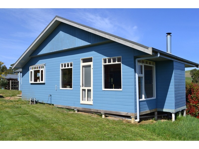 1015 Benambra Road, Hinnomunjie VIC 3898