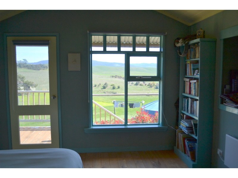 1015 Benambra Road, Hinnomunjie VIC 3898