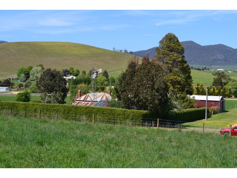 61 McFarlane Street, Benambra VIC 3900