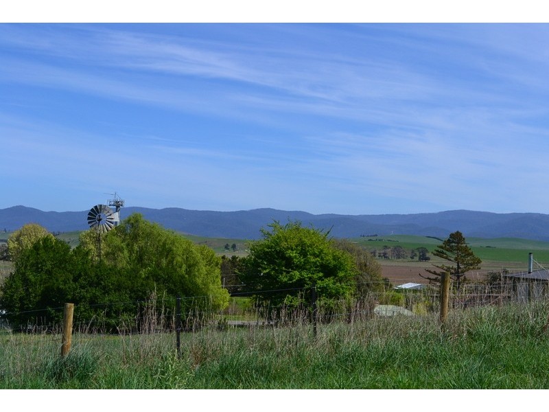 61 McFarlane Street, Benambra VIC 3900