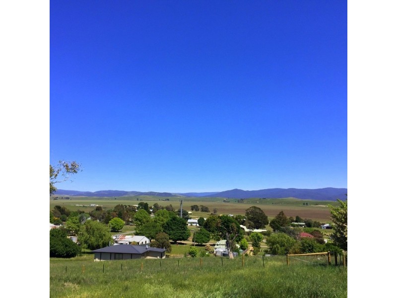 61 McFarlane Street, Benambra VIC 3900