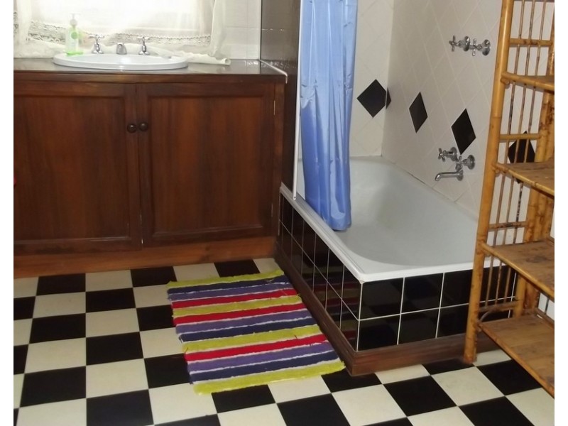 8 Mesley Road, Omeo VIC 3898