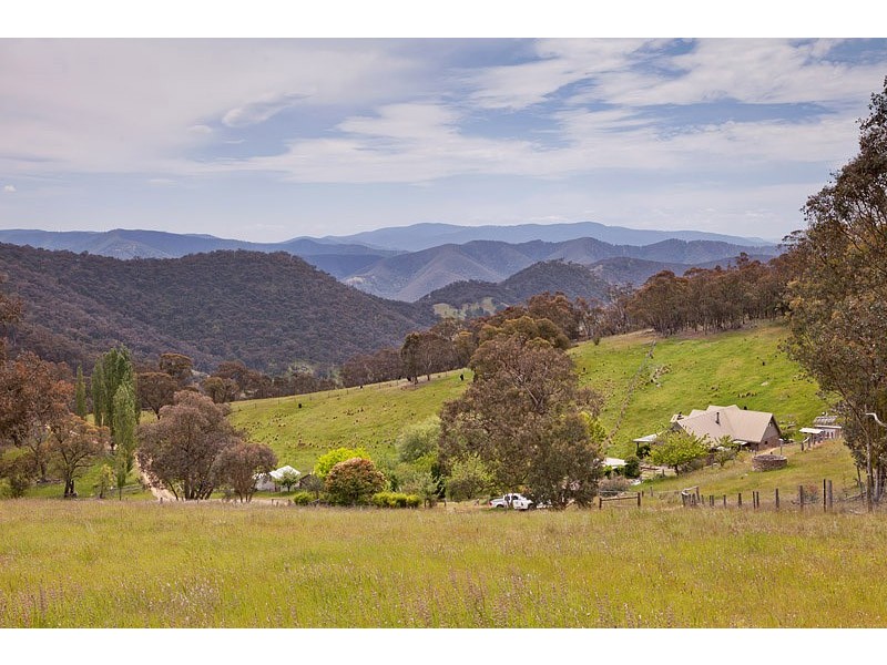 941 BROOKVILLE ROAD, THE STONEHOUSE, Brookville VIC 3896