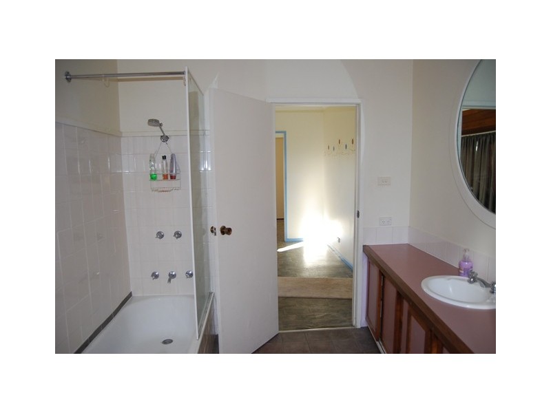 3 Jefferson Avenue, Lakes Entrance VIC 3909