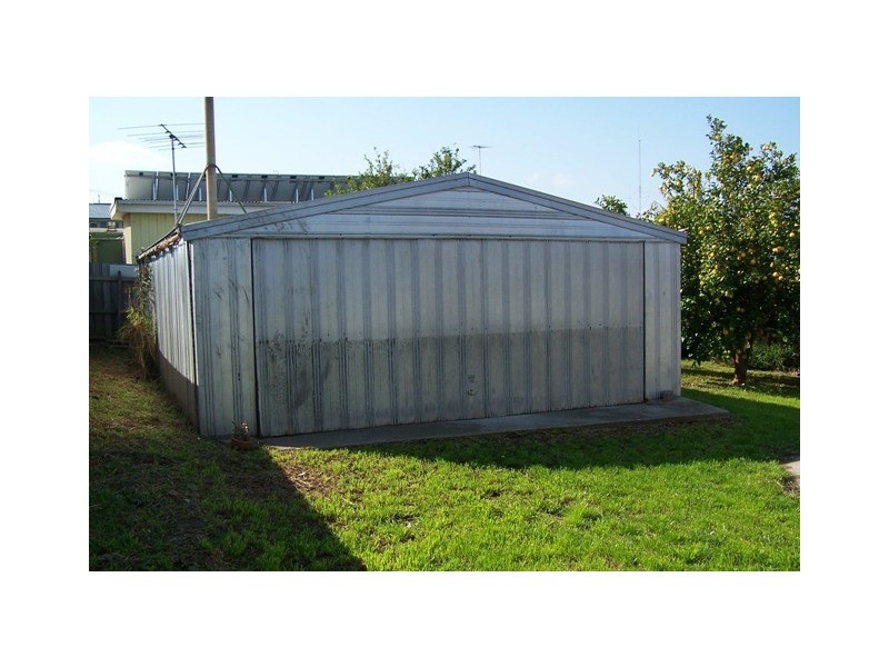 84 Carpenter Street, Lakes Entrance VIC 3909