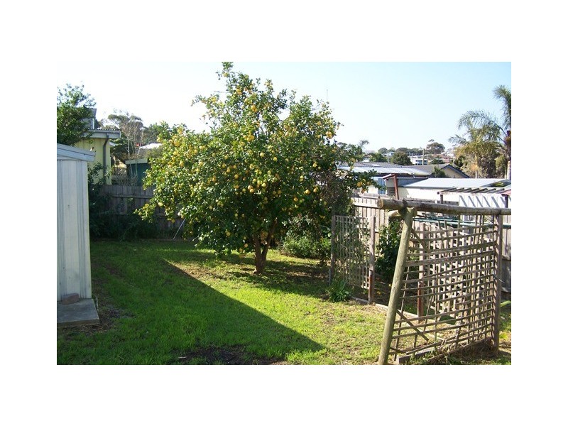 84 Carpenter Street, Lakes Entrance VIC 3909