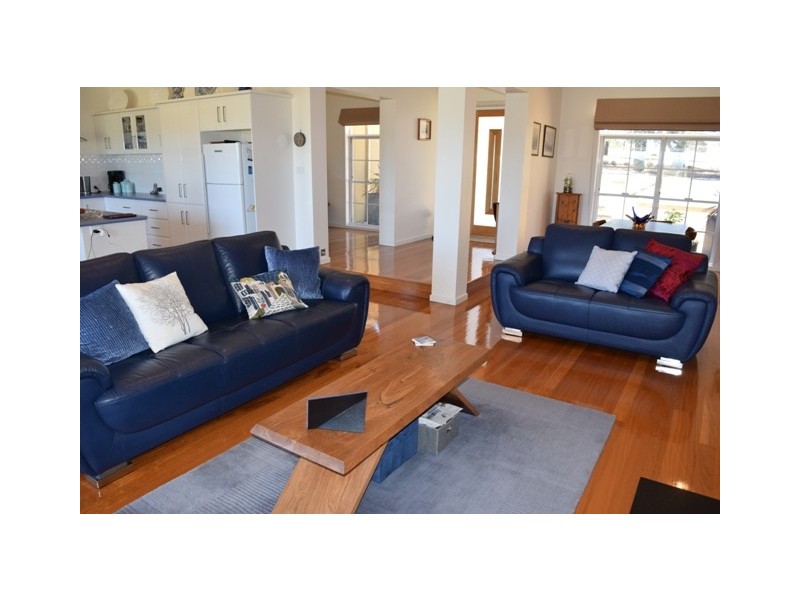 42 Kings Cove Boulevard, Metung VIC 3904