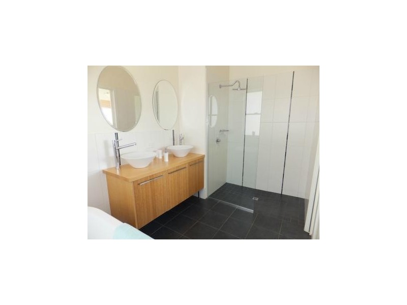 42 Kings Cove Boulevard, Metung VIC 3904