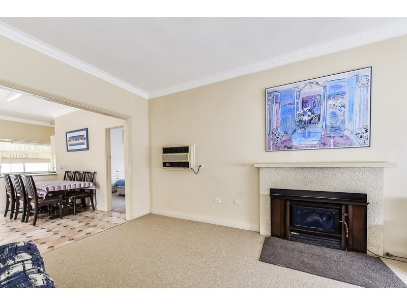 14 Mourilyan Street, Lakes Entrance VIC 3909